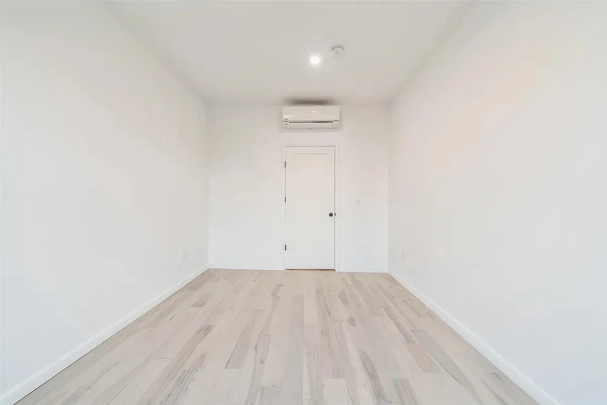 Building Photo - 216 Halladay St #4
