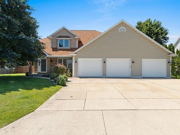 1584 Van Rd, Green Bay, WI 54311