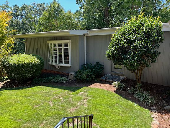 4th image of 449 Forest Ave