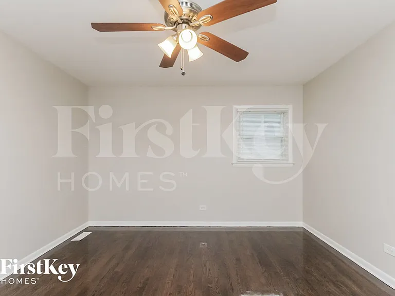 454 Springfield St — Photo 9