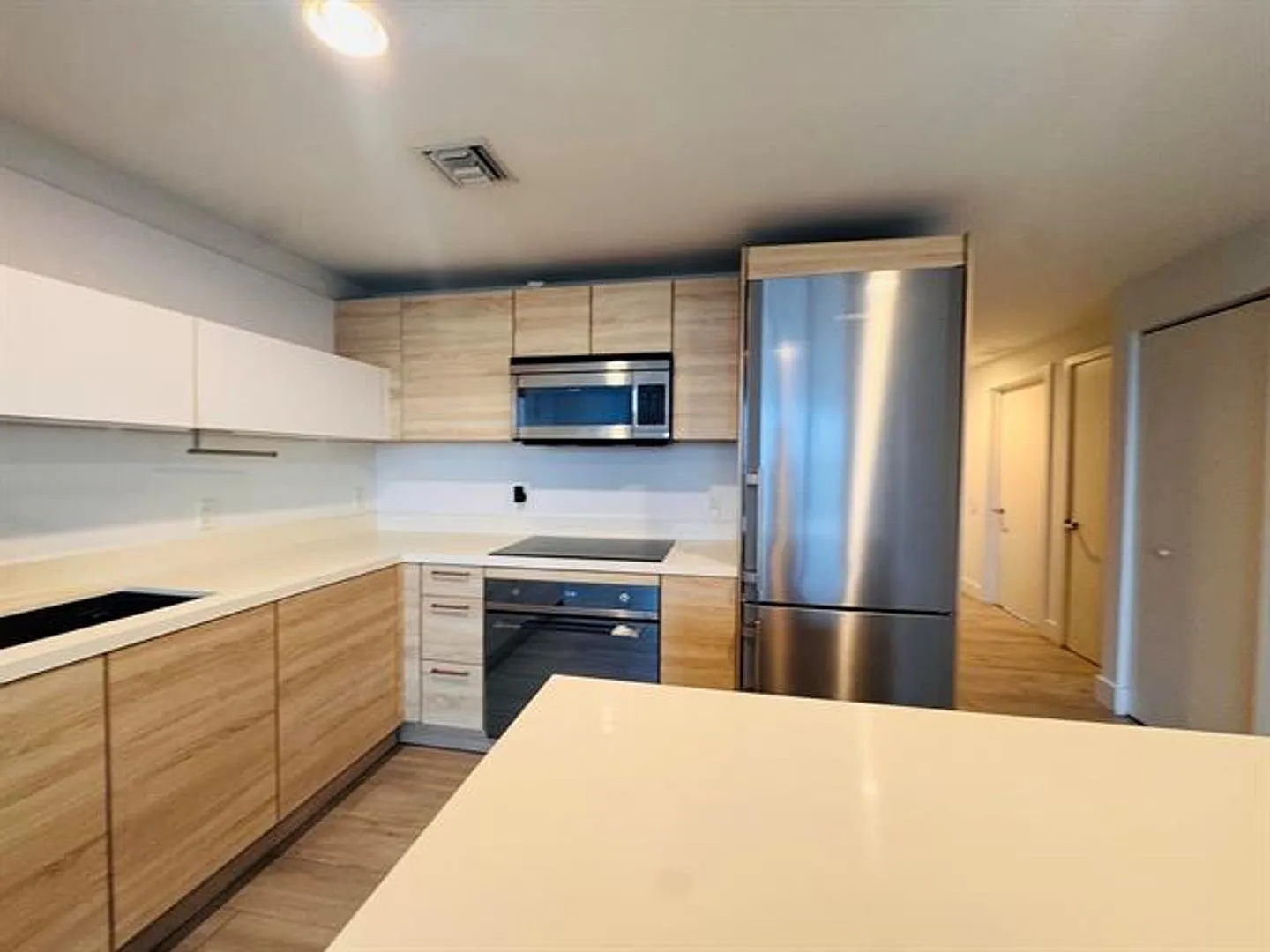 16385 Biscayne Blvd cu-1204, North Miami Beach, FL 33160 — Photo 1