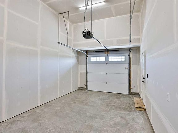 4th image of 423 S Meadowlark Way