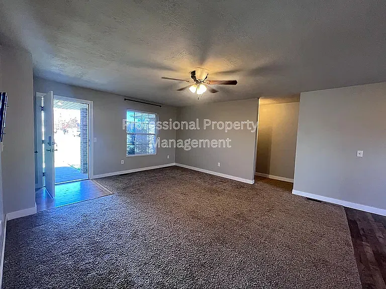 1128 S Brecklyn Rd — Photo 4