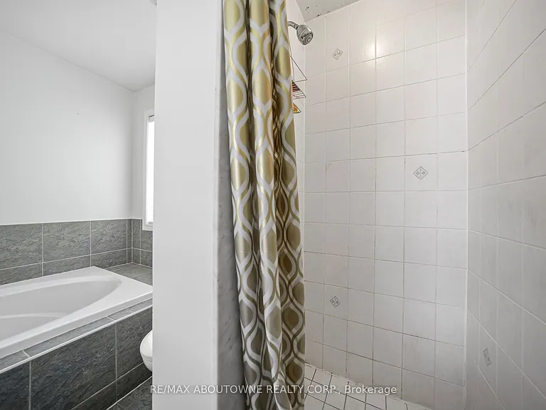 902 Gazley Cir — Photo 25
