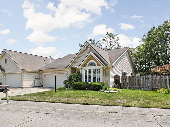 2nd image of 9225 Aintree Dr