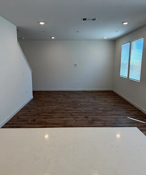 2915 Porcelain St — Photo 12