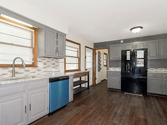 2nd image of 300 SE Chicago St #2A-631591