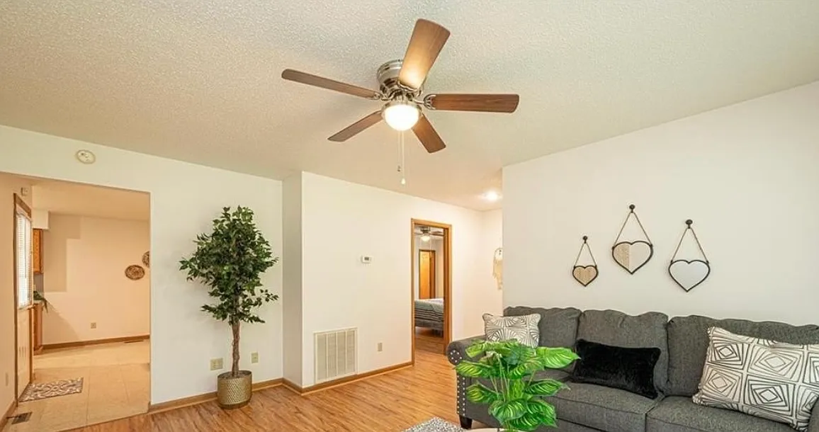 405 N Center St — Photo 4