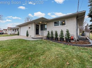 700 W Girard Ave, Madison Heights, MI