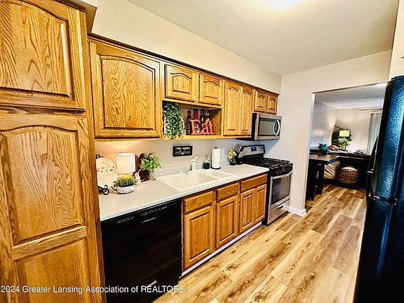 5th image of 700 Moorland Dr #12