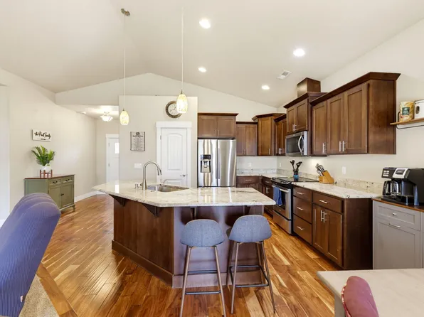 1051 Compton Way, Medford, OR 97501