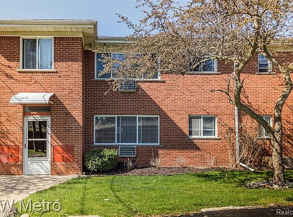 2nd image of 3104 Linwood Ave Unit 22