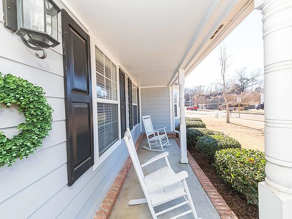4th image of 2710 Surrey Park Dr