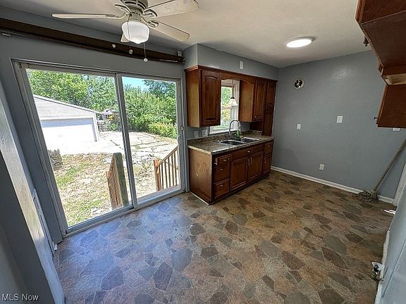 5th image of 1067 Wyley Ave