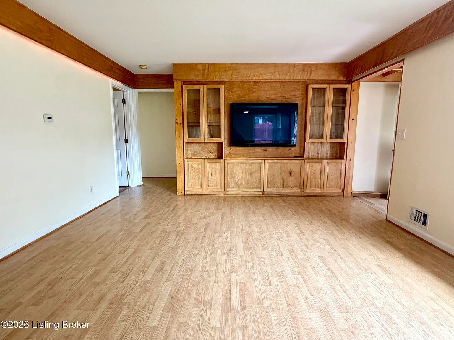 4 bed, 3.0 bath, 1630 sqft, $2,400 — Photo 2