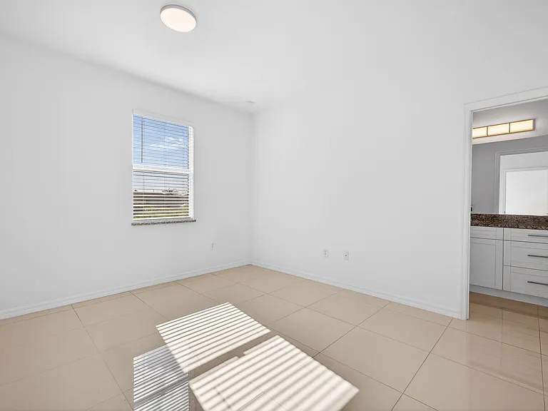 4713 25th St SW — Photo 10