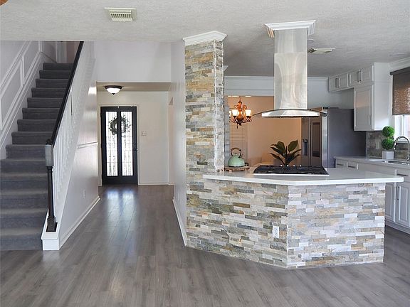 3rd image of 21043 Riverside Ridge Ln