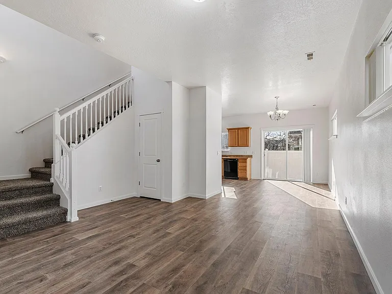 7761 Wyeth Ct — Photo 2