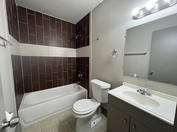 5th image of 300 S Bristow Ave