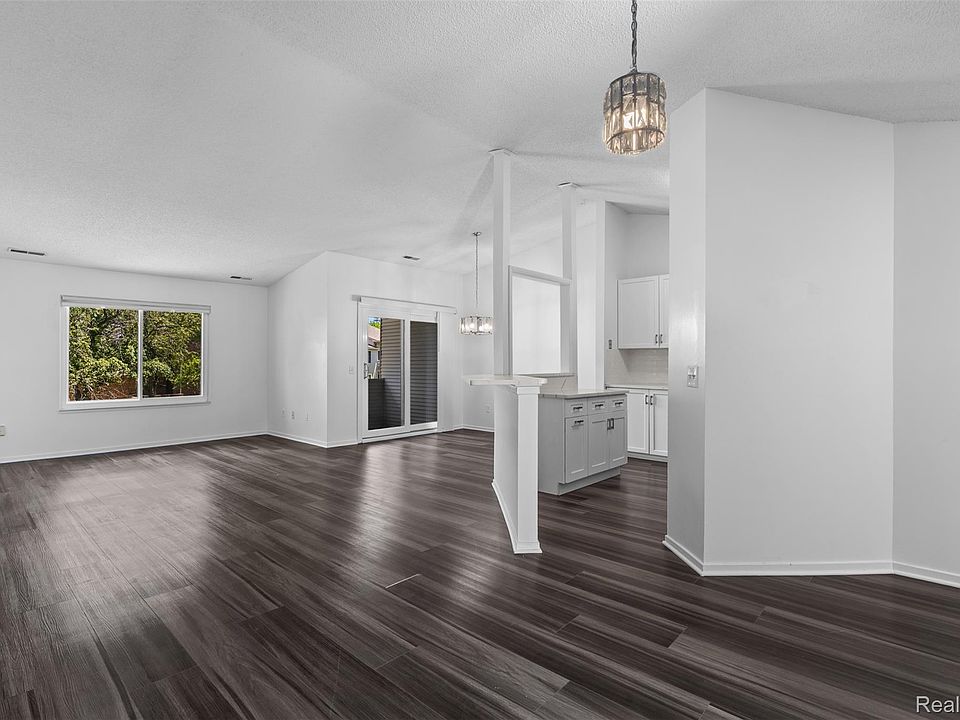 6680 Ridgefield Cir Apt 201, photo 4
