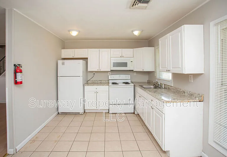 11 Sedgwick Ln — Photo 7