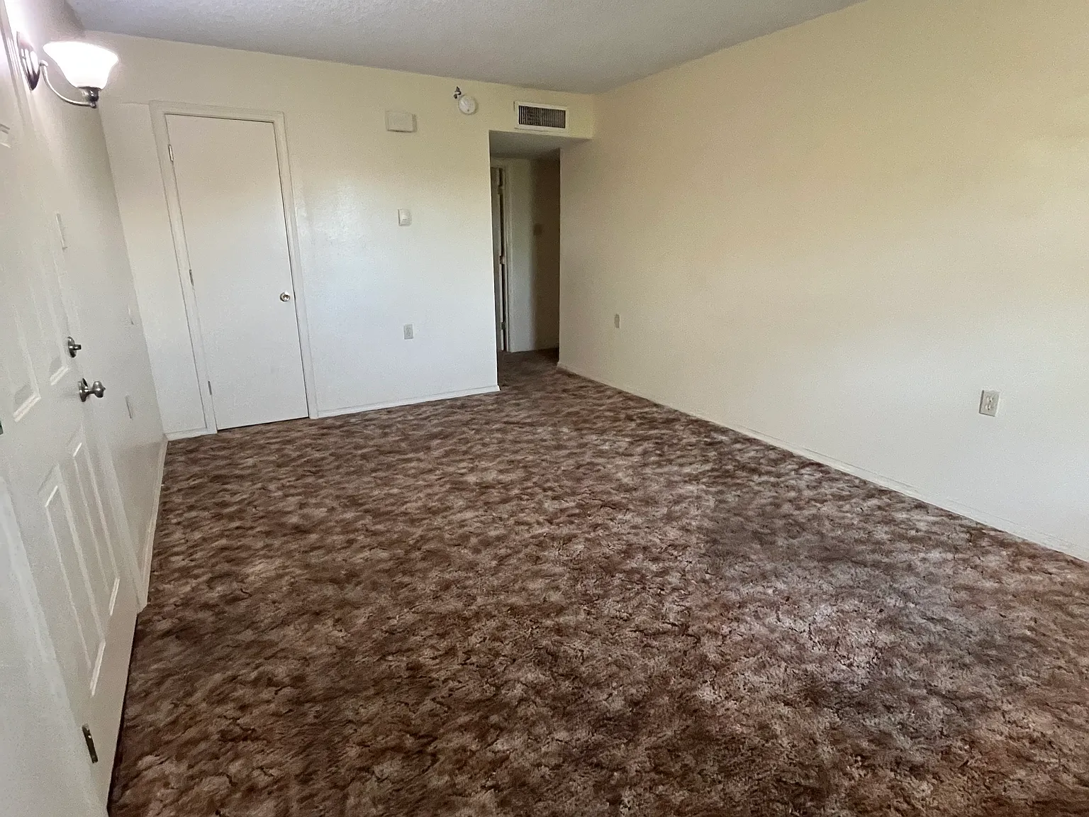 2 bed, 734 sqft, $995 — Photo 4
