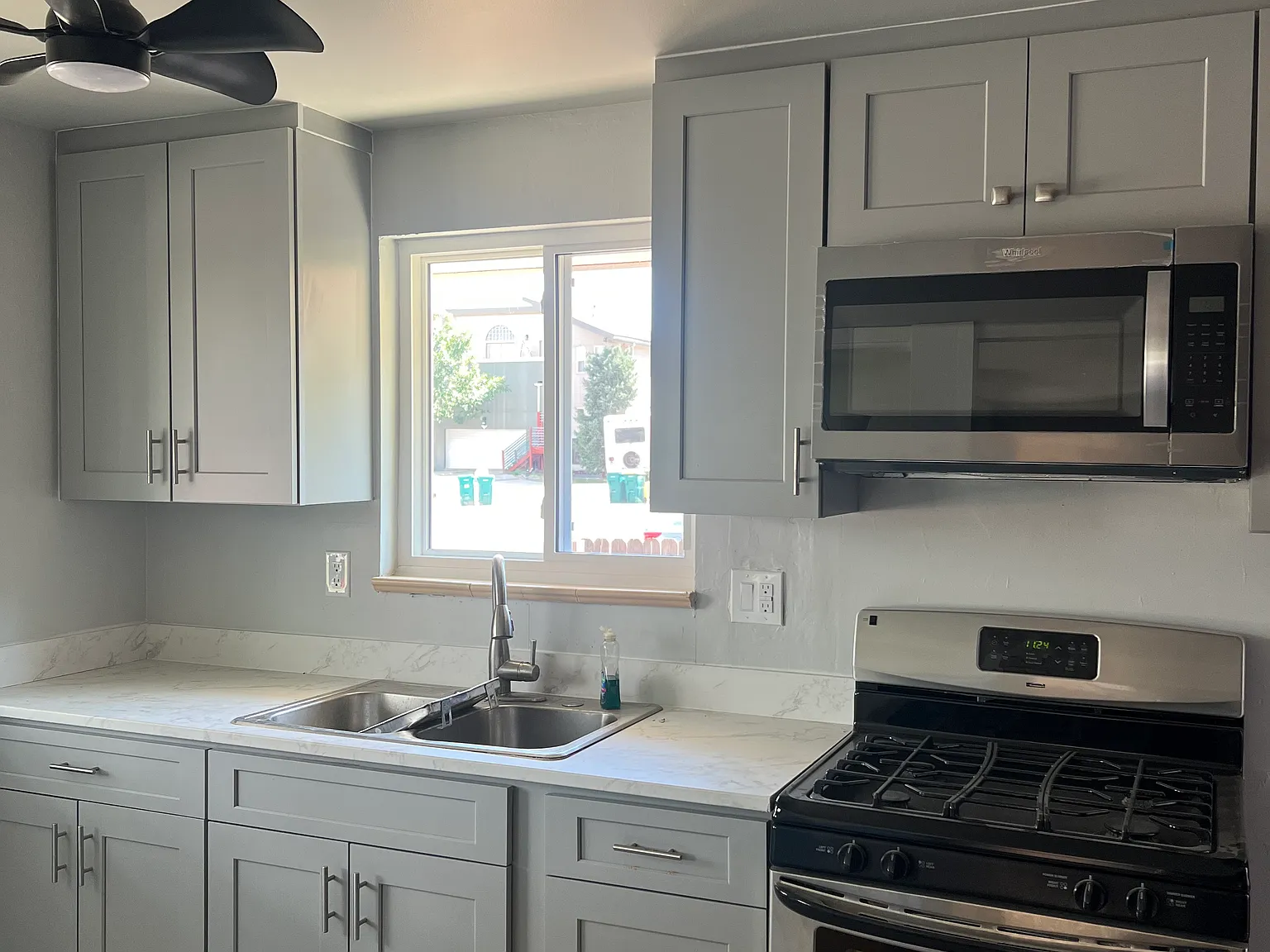 3 bed, 2500 sqft, $2,600 — Photo 1