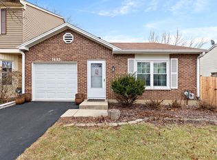 1433 Oxford St, Carol Stream, IL 60188