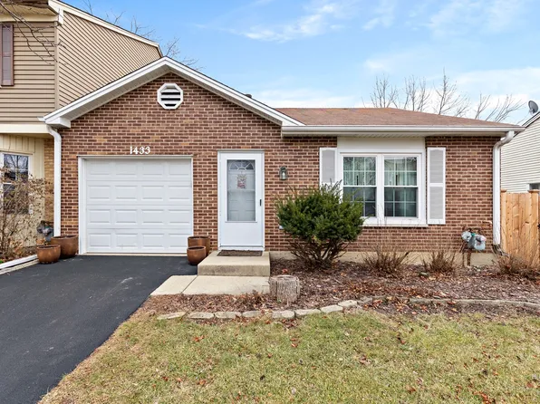 1433 Oxford St, Carol Stream, IL 60188