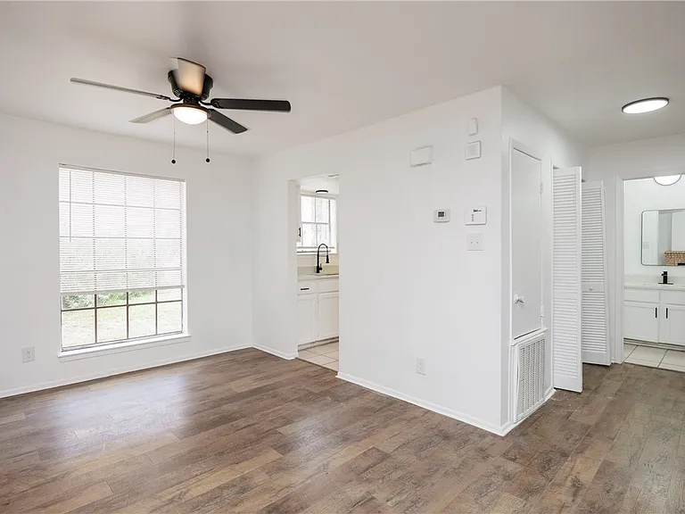 6114 Wilderock Dr #B — Photo 8
