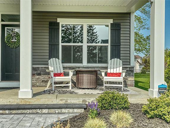 5th image of 389 Hanna Ln