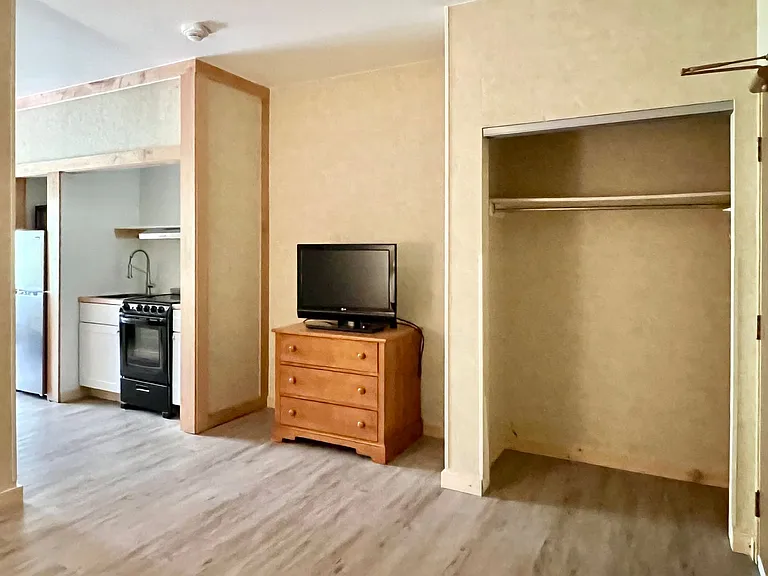 Ski Town Apartments — Photo 170