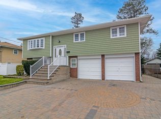 2382 N Jerusalem Rd, Bellmore, NY 11710