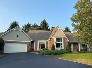 2 Park View Dr, Pittsford, NY 14534
