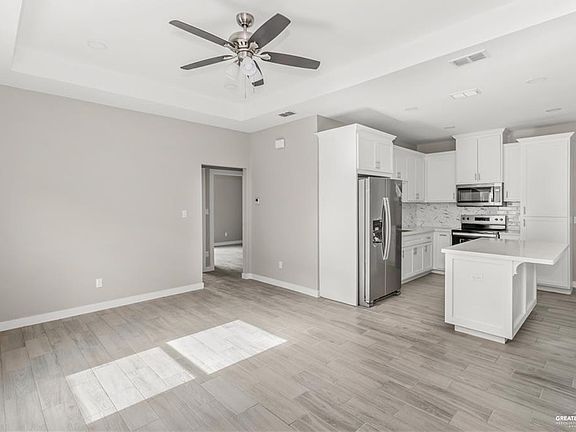 4th image of 3056 Star Ave #4