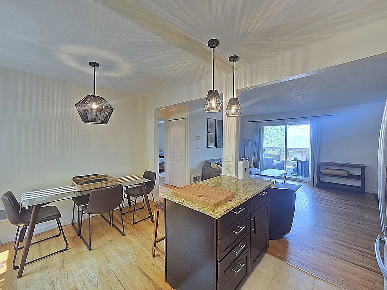 202 E Rockwood Blvd #2 — Photo 9