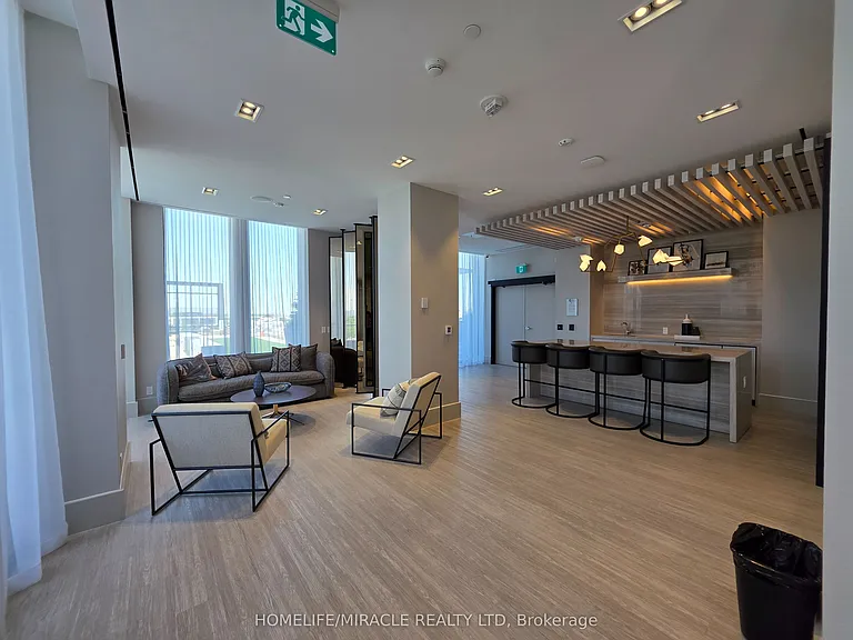 2020 Bathurst St #341 — Photo 14