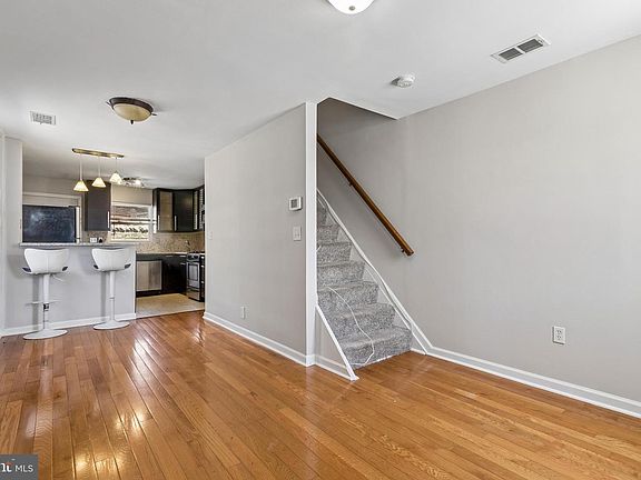 5th image of 40 E Barney St