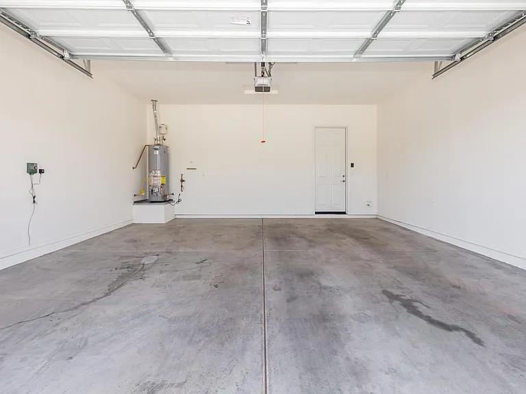 4511 N Dryden St — Photo 20