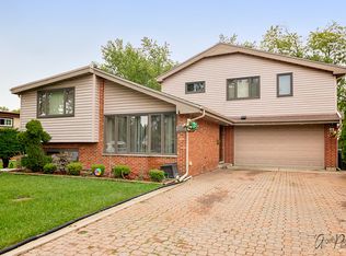 9352 Shermer Rd, Morton Grove, IL 60053