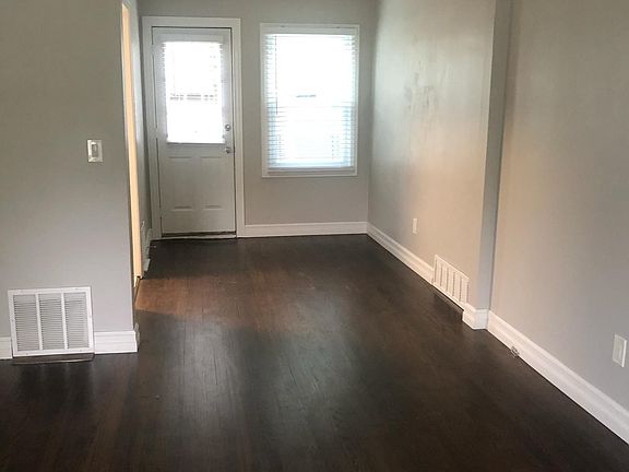 3rd image of 1605 E 4th St