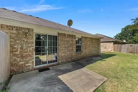 724 W El Paso St — Photo 2