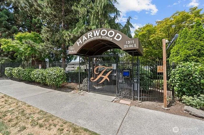 Harwood Condominiums — Photo 3