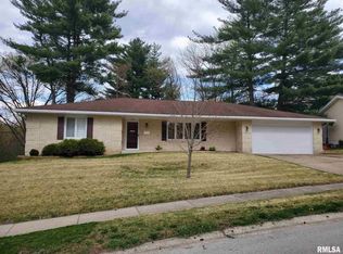 868 Roanoke Dr, Springfield, IL 62702