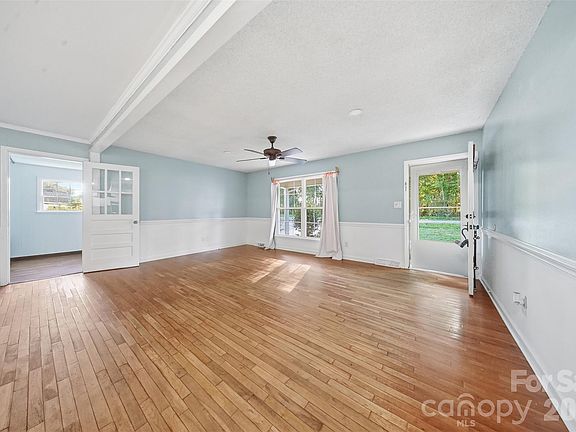 4th image of 807 N Oakland St