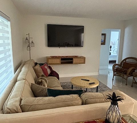 3rd image of 402 Pine Glen Ln