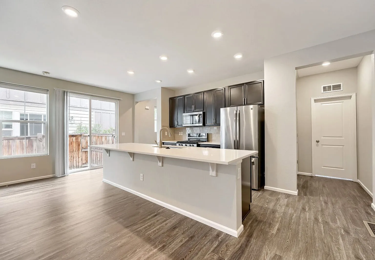 4 bed, 3.5 bath, 3120 sqft, $3,114 — Photo 4
