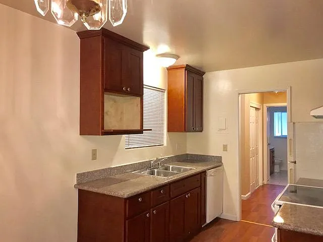 1920 Latham St #15 — Photo 5