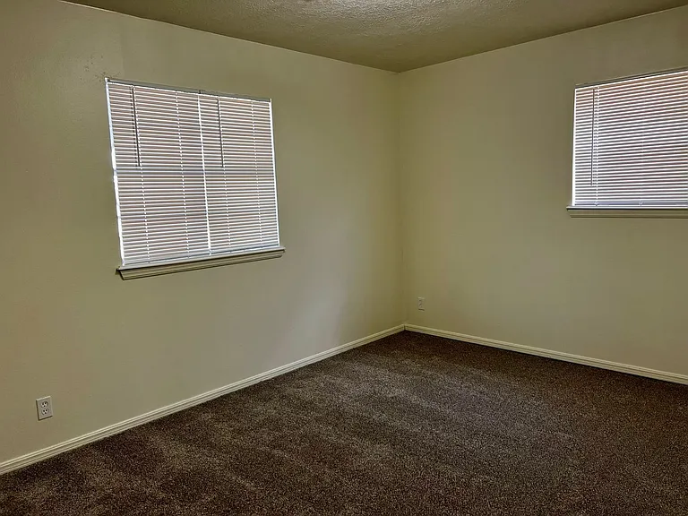 1420 Beaumont St — Photo 10