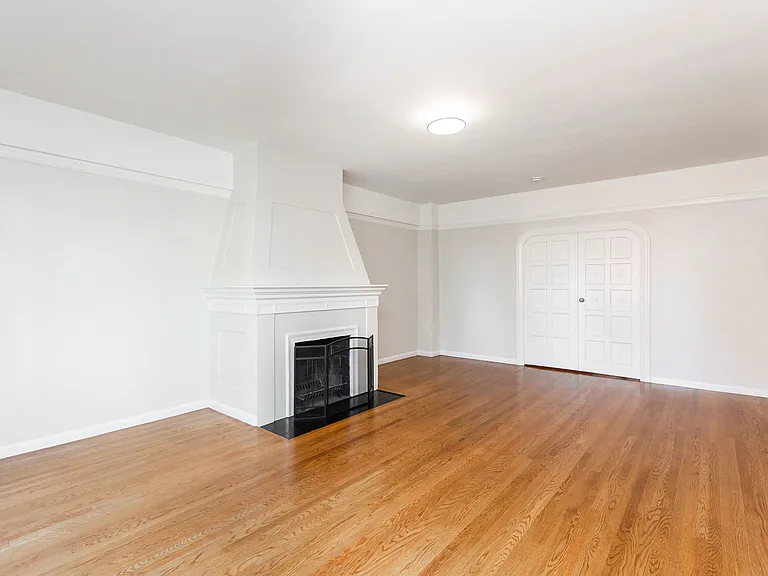2275 Broadway — Photo 10